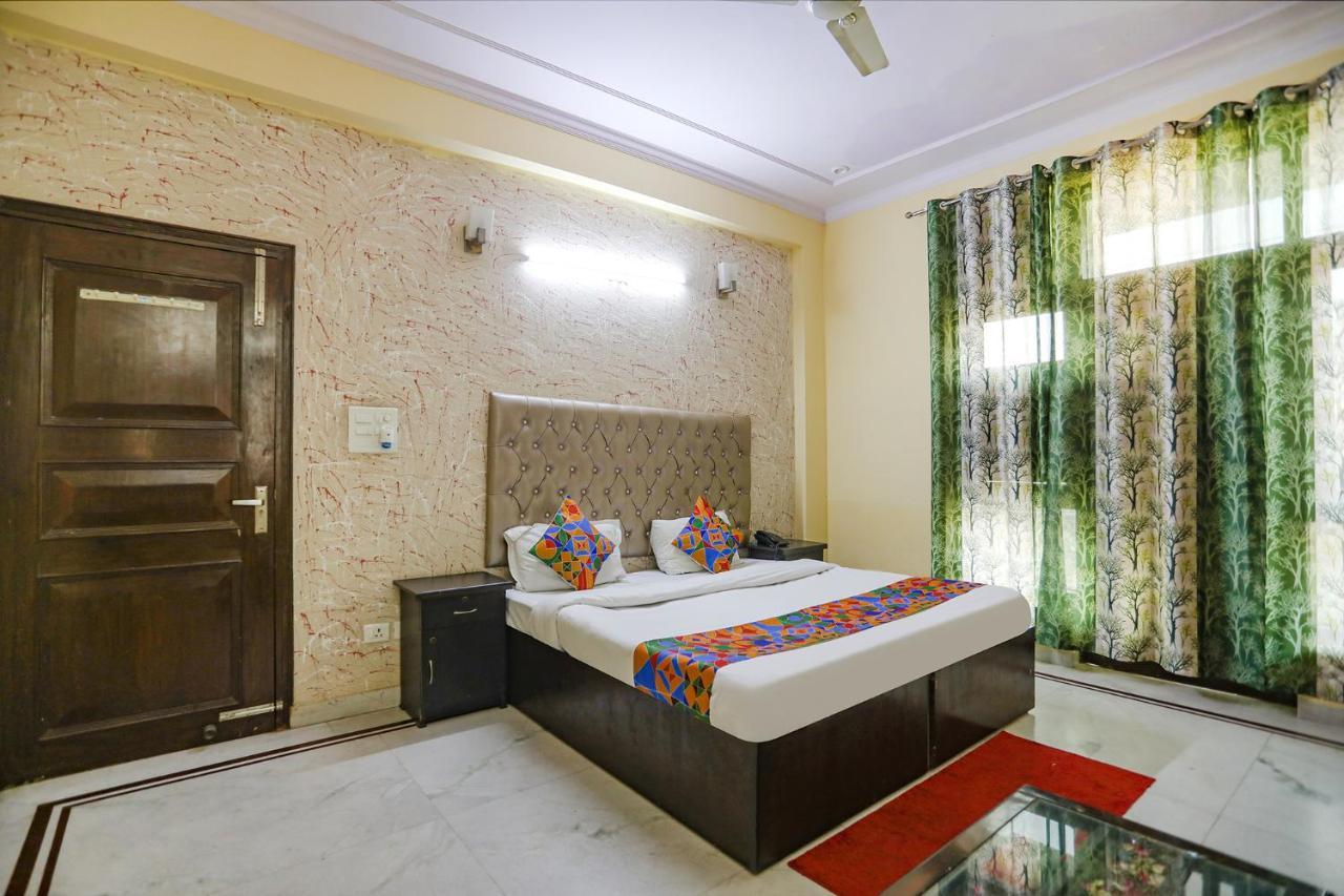 فندق Fabexpress Hm Palace نويدا المظهر الخارجي الصورة