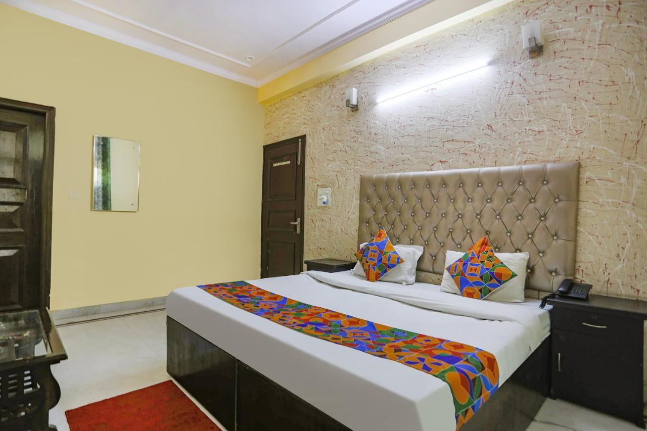 فندق Fabexpress Hm Palace نويدا المظهر الخارجي الصورة